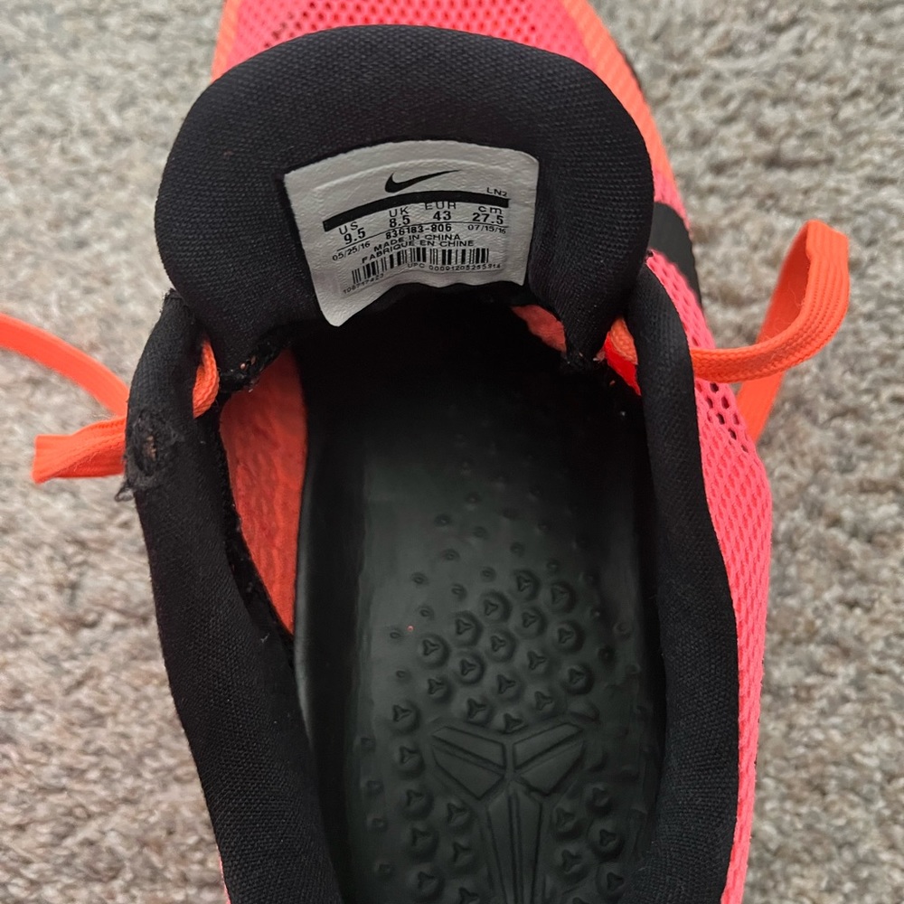 kobe 11 Barcelona basketball shoe - Picture 4 of 7